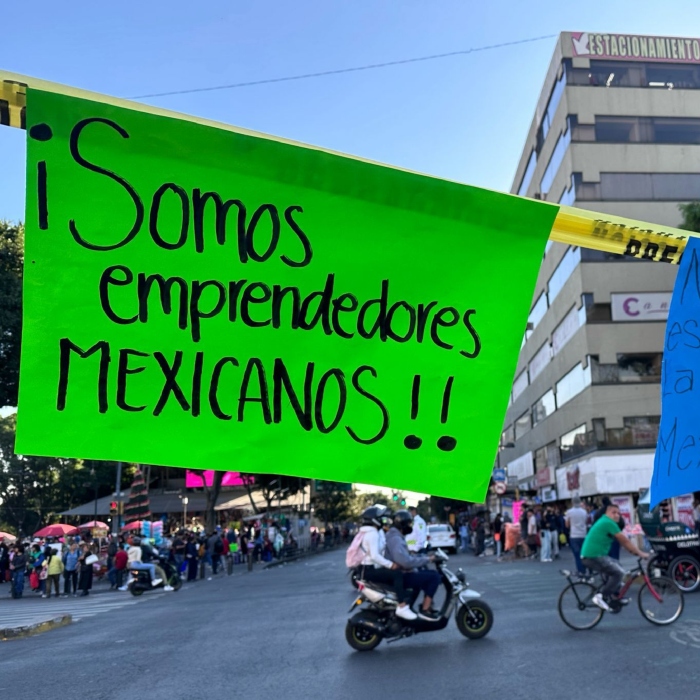 Trabajadores de la plaza en Izazaga 89