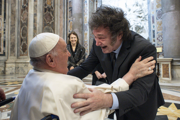 Javier Milei saluda al Papa Francisco.