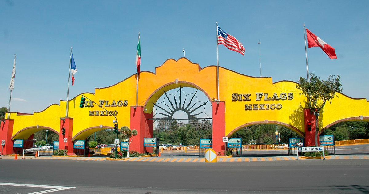 Joven fallece al descender de un juego mecánico en Six Flags México