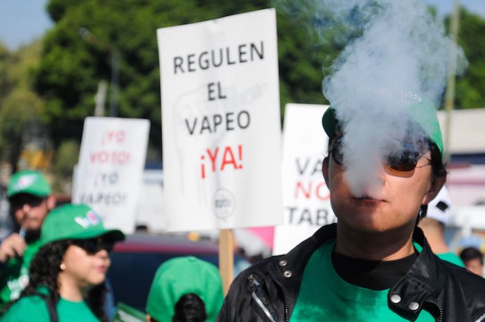 Una manifestación a favor de los vapeadores en la Cámara de Diputados