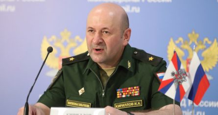 Igor Kirillov, jefe de las fuerzas militares de defensa nuclear, biológica y química, falleció cuando se dirigía a su oficina. Su asistente también murió en la explosión.