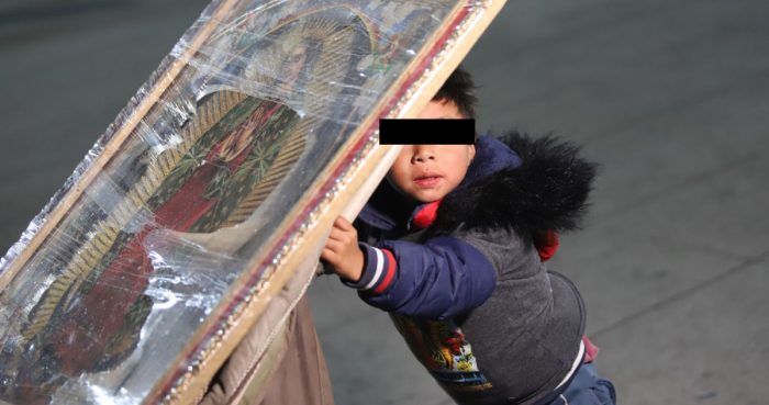 Niño en la Basílica de Guadalupe