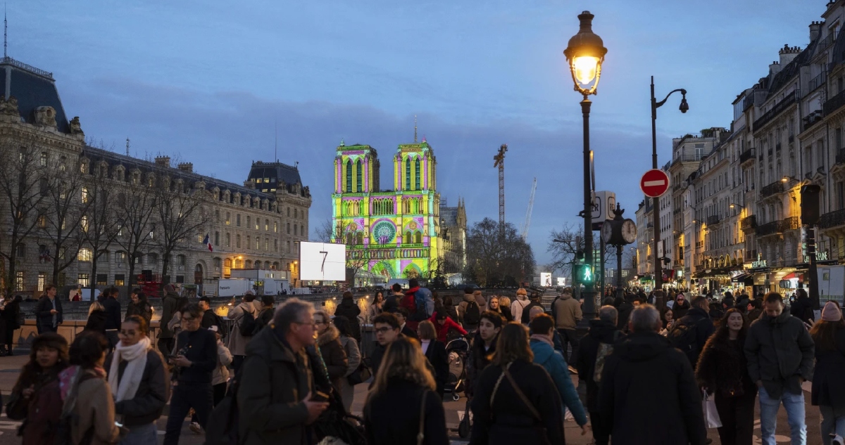 La emblemática catedral de Notre Dame reabre al público