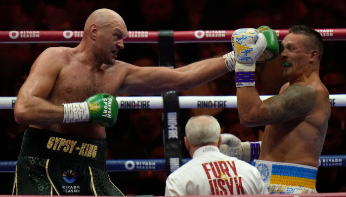 El primer enfrentamiento convirtió a Usyk en el primer campeón indiscutido de los pesos pesados en 24 años. Fury (34-1-1) activó rápidamente su derecho a una revancha.