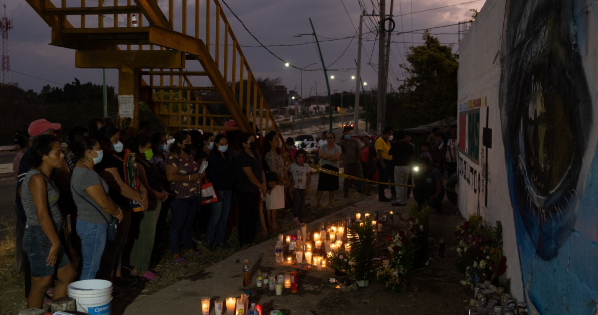 Seis guatemaltecos fueron detenidos y acusados de tráfico de migrantes en un operativo conjunto entre Guatemala, Estados Unidos y México, por su vinculación en un accidente de camión en 2021 en el que murieron más de 50 extranjeros.