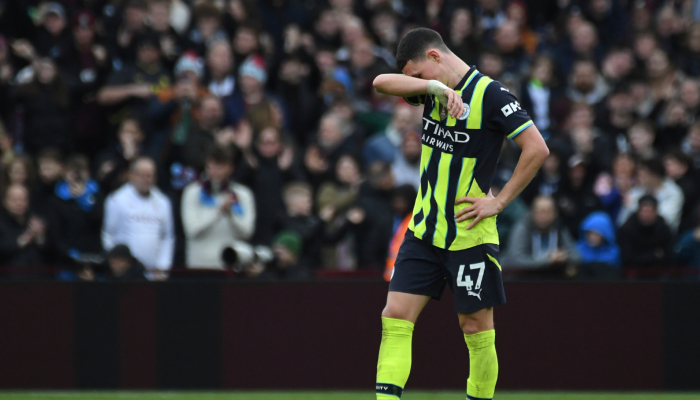 La sorprendente caída de Manchester City se agravó tras perder 2-1 ante Aston Villa en la Liga Premier este sábado. Phil Foden recuperó un gol para City en el tiempo de descuento, pero no fue suficiente para desencadenar una remontada tardía.