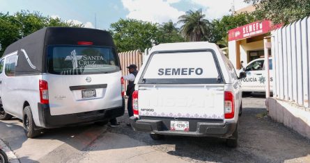 Foto ilustrativa de camioneta del SEMEFO