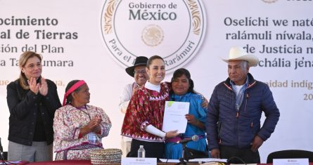 Claudia Sheinbaum firmó dos decretos en Chihuahua