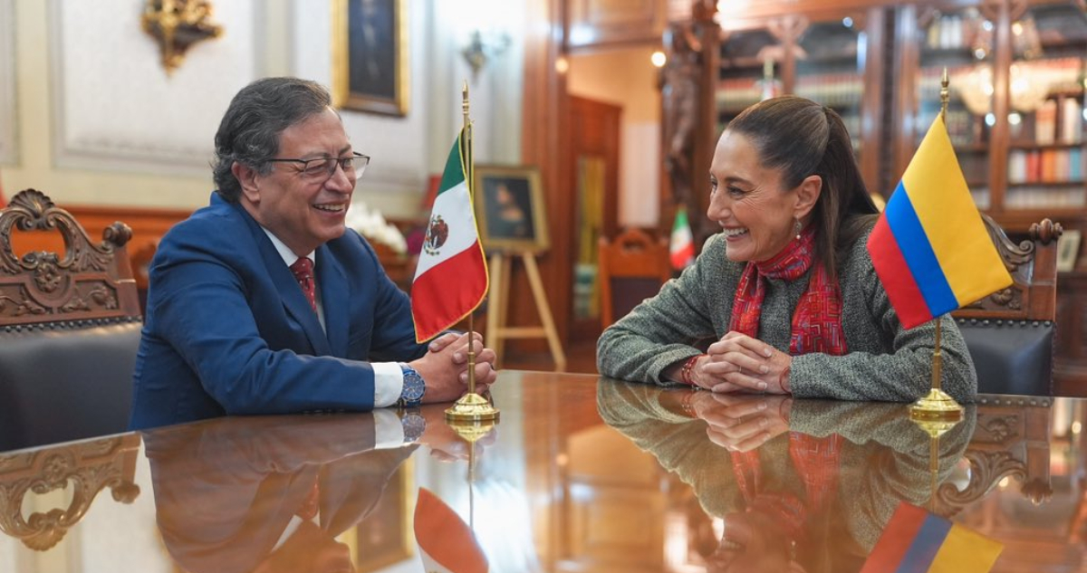 Sheinbaum le mostró a Petro la Oficina de la Presidencia y en ese lugar se sentaron a platicar. La Presidente informó más temprano que mañana en su conferencia de prensa daría detalles de la reunión. El video muestra también la despedida entre ambos dirigentes.