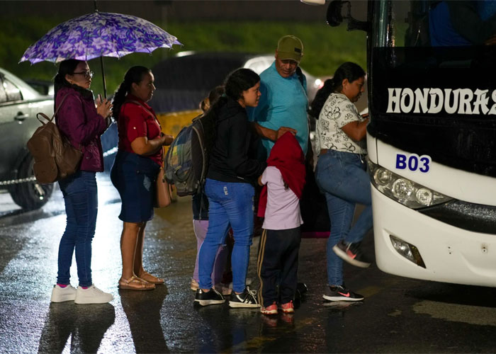 Amenazas de Trump sobre deportaciones masivas ponen en predicamento a Centroamérica