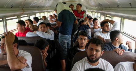 Amenazas de Trump sobre deportaciones masivas ponen en predicamento a Centroamérica