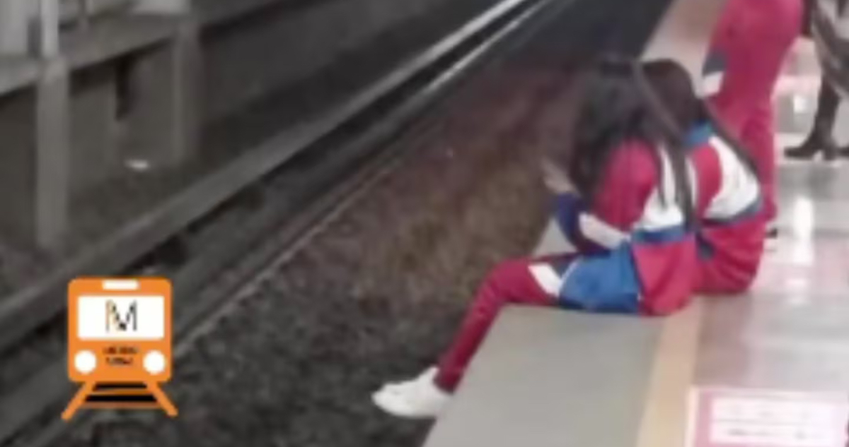 VIDEO ¬ Menores ponen en riesgo su vida en el Metro al sentarse al filo del andén.