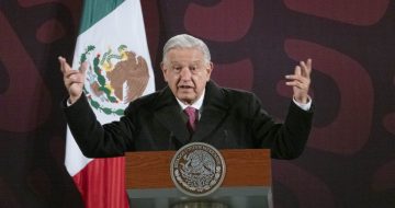 El entonces Presidente Andrés Manuel López Obrador en conferencia de prensa.