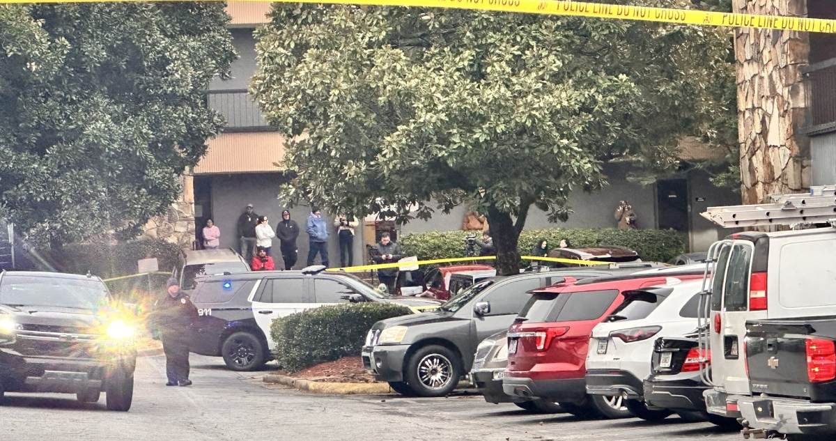 Una persona quiso ingresar al Consulado de Honduras en Atlanta con un arma, hecho por el que comenzó el ataque. El fallecido, de origen mexicano, era guardia de seguridad.