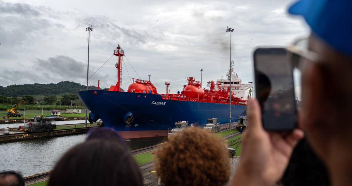 China no ha participado en el manejo y la operación del Canal de Panamá y nunca ha intervenido en los asuntos de este, respeta continuamente la soberanía que sobre él tiene Panamá y lo reconoce como una vía navegable internacional permanentemente neutral, dijo hoy miércoles una portavoz del Ministerio de Relaciones Exteriores chino.