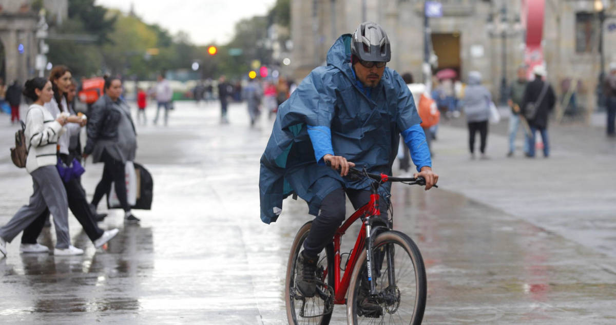 El clima frío acompañado de lluvias fuertes a intensas podrán estar acompañadas con descargas eléctricas y caída de granizo, las cuales podrían originar incremento en los niveles de ríos y arroyos, deslaves, encharcamientos e inundaciones en zonas bajas de los estados indicados.