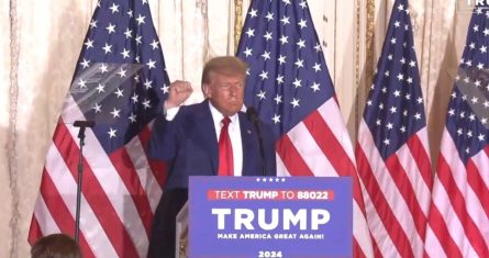 El 4 de abril de 2023, Donald Trump durante su discurso tras declararse inocente de 34 cargos en el marco del presunto soborno a la actriz de cine porno Stormy Daniels.