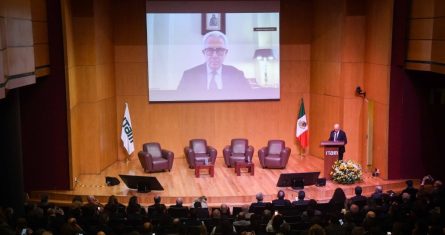 Ernesto Zedillo Ponce de León es recordado por el Fondo Bancario de Protección al Ahorro (Fobaproa), una iniciativa presentada por el priista para “rescatar” a bancos y empresas privadas en México.