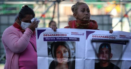 Integrantes de colectivos de familiares de desaparición forzada en Guanajuato.