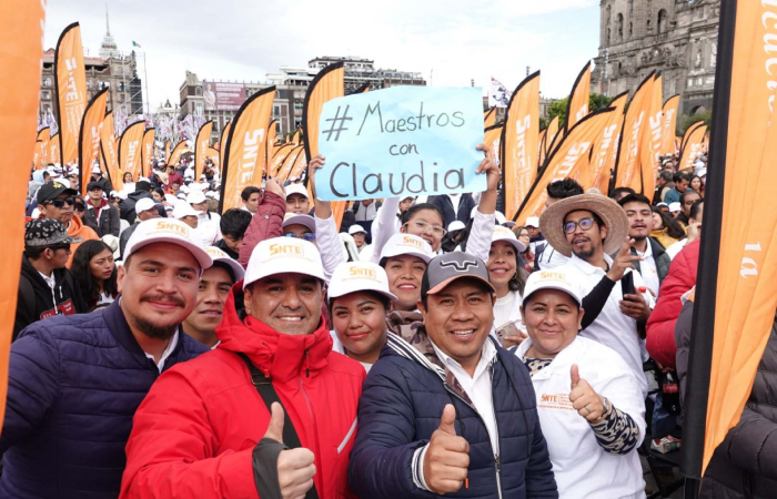 350 mil personas arropan el informe de Sheinbaum en un Zócalo fesivo