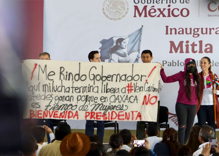 María Elena Ríos protesta frente a la Presidenta Claudia Sheinbaum