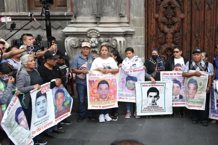 Padres de los normalistas de Ayotzinapa