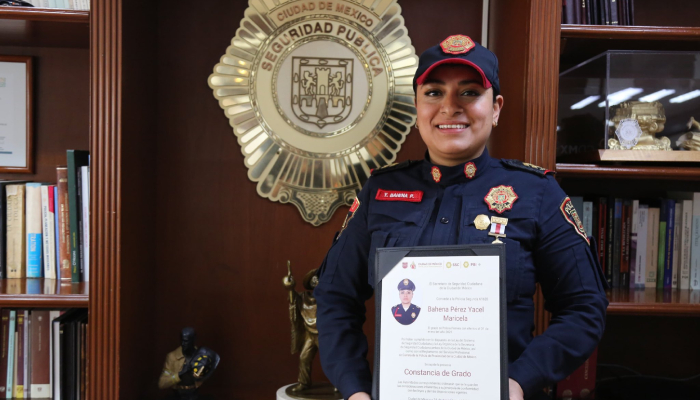 La policía que evitó la asfixia de una niña en el Metro Merced.