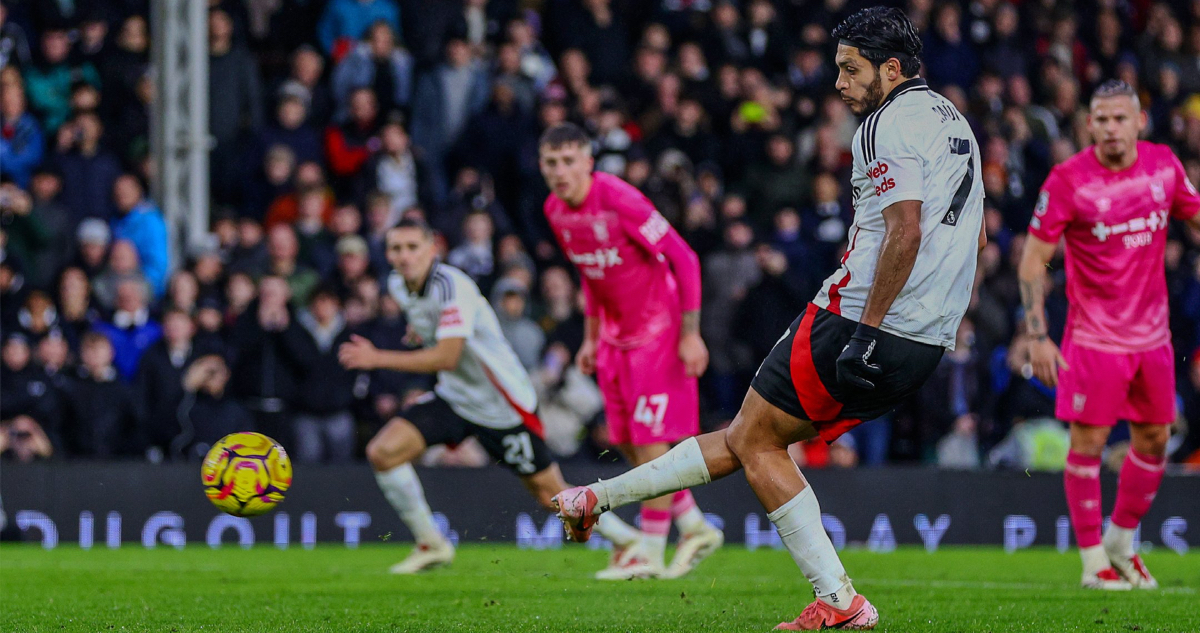 Raúl Jiménez anota doblete y se convierte en el mexicano con más goles en la Premier League.