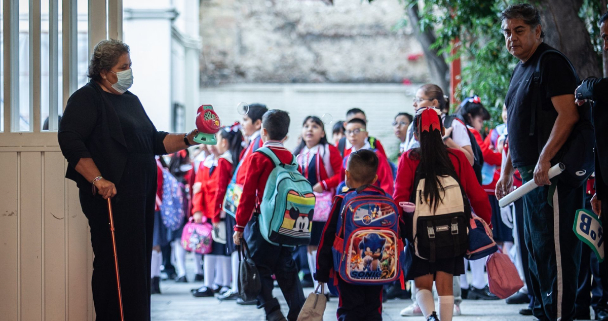 Baja California y Guanajuato aplazan el regreso a clases al 13 de enero por talleres docentes.