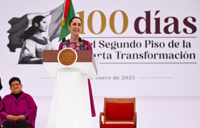 350 mil personas arropan el informe de Sheinbaum en un Zócalo festivo.