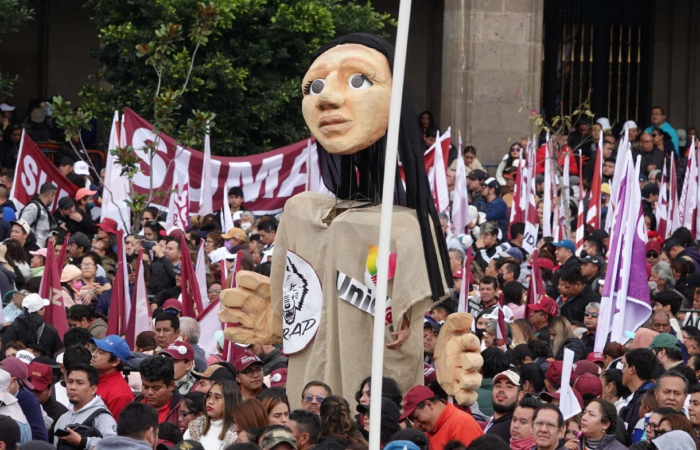 350 mil personas arropan el informe de Sheinbaum en un Zócalo fesivo