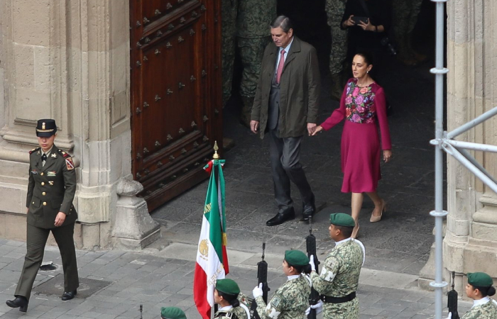 350 mil personas arropan el informe de Sheinbaum en un Zócalo fesivo