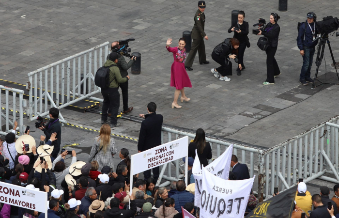 350 mil personas arropan el informe de Sheinbaum en un Zócalo fesivo