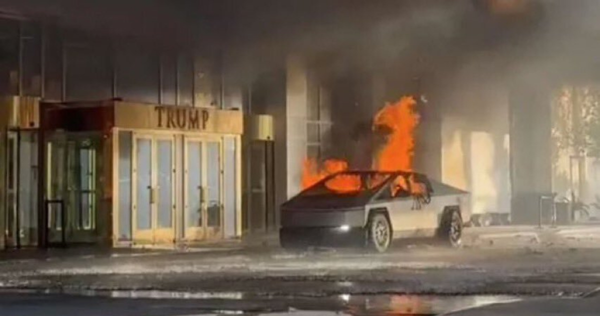 Una Cybertruck explota frente a Torre Trump en Las Vegas; deja un muerto y 7 heridos.