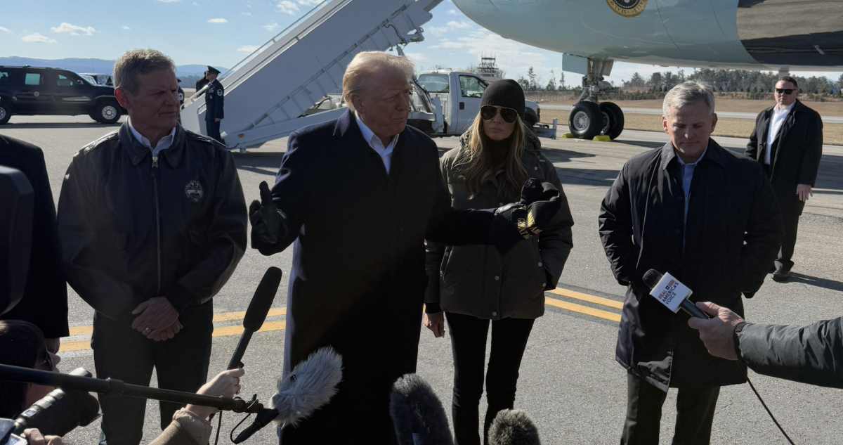 Trump recorre las zonas devastadas por los incendios en Los Ángeles, California.