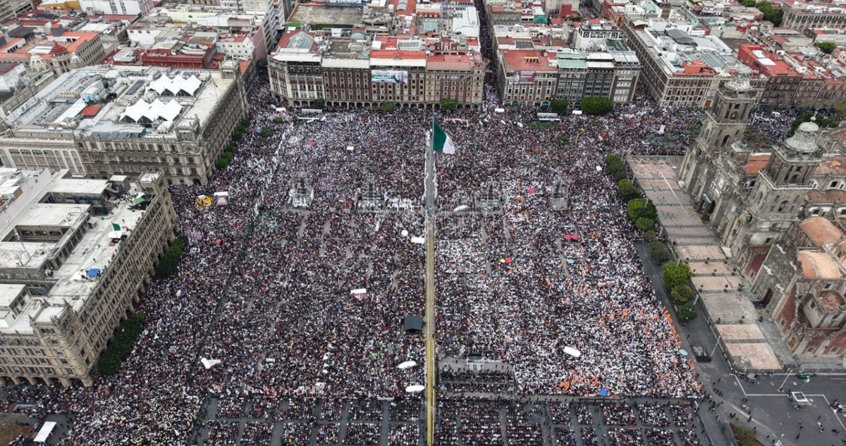 350 mil personas arropan el informe de Sheinbaum en un Zócalo festivo. Foto: Presidencia,