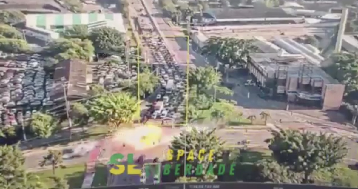 VIDEO ¬ Al menos 2 muertos por el impacto de un avioneta en una avenida de Sao Paulo.