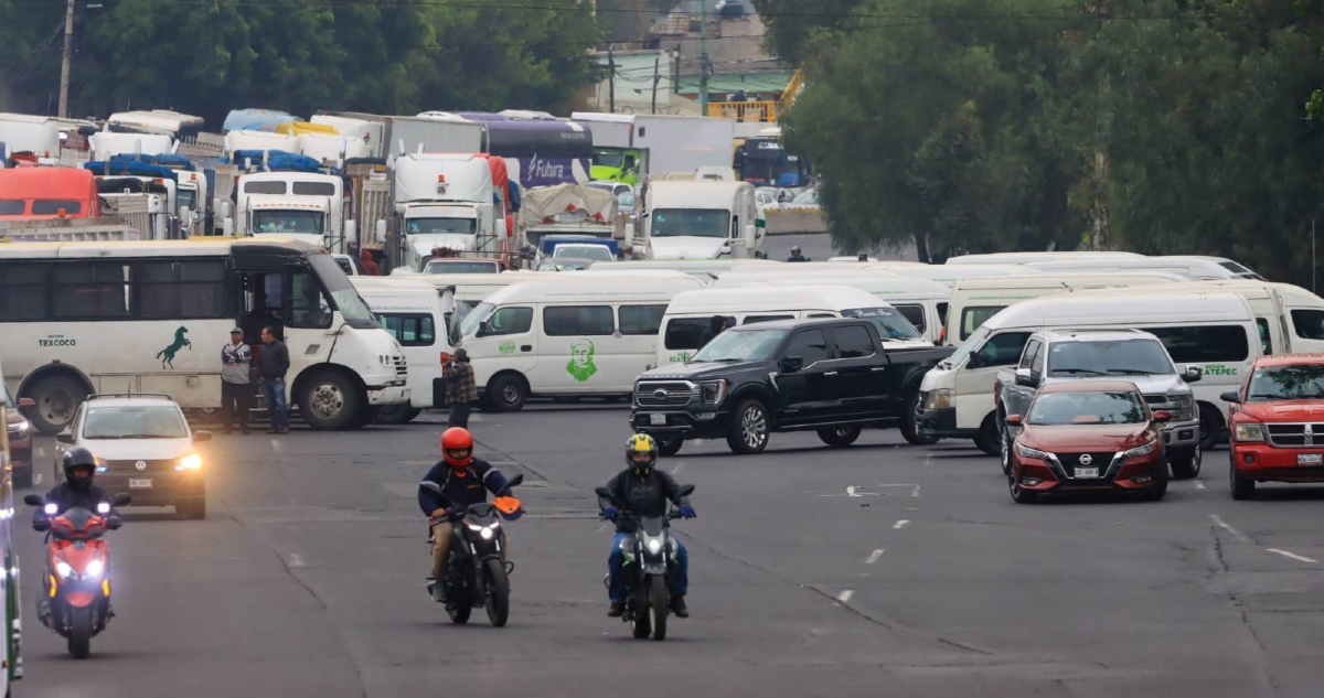 Entre baches y bloqueos