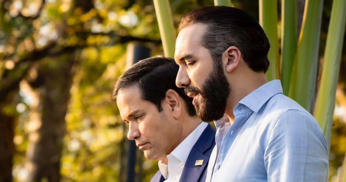 Marco Rubio abraza a Bukele y de facto autoriza “estado de excepción” en El Salvador